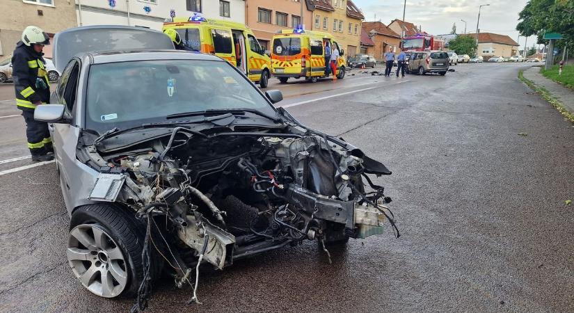 Kiszakadt a motor a viaduktos balesetben, nagyon kiakadtak az emberek