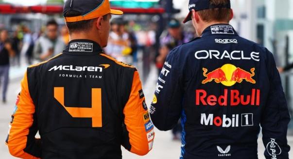 Szerdai F1-es hírek: a McLaren odaszólt a Red Bullnak, Verstappen jobb Schumachernél?