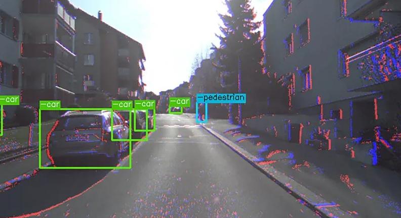 Az emberi szem ihlette kamera és az AI kettősével javulhat a közlekedésbiztonság