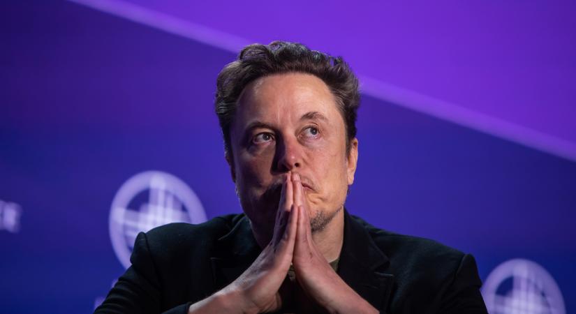 Elon Musk legújabb kirohanásában az iPhone használatának betiltásával fenyegetőzik