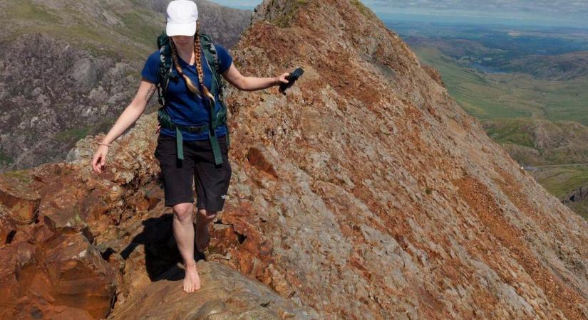 Ez a 27 éves lány mezítláb mászott hegyet, nézze meg, hogy néz ki a talpa – fotók