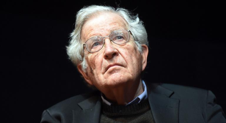 Kórházban lábadozik Noam Chomsky, a világhírű nyelvész