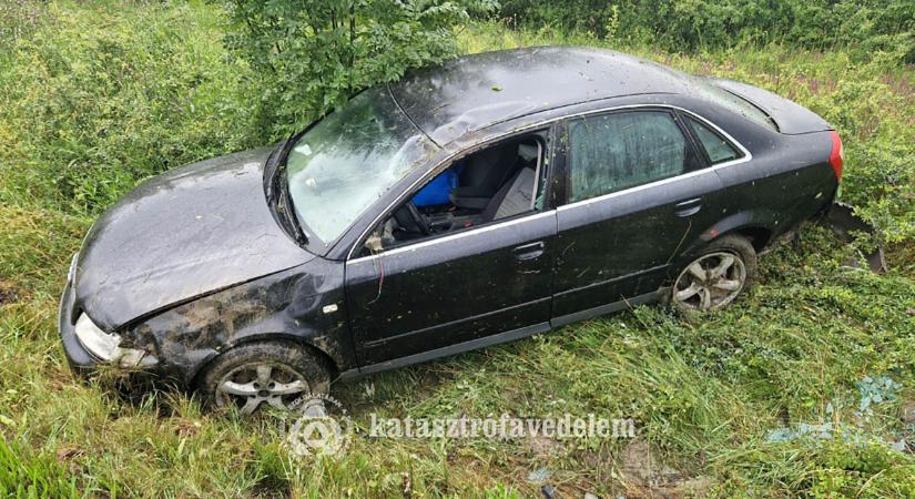 Árokba hajtott egy személygépkocsi Battonya közelében