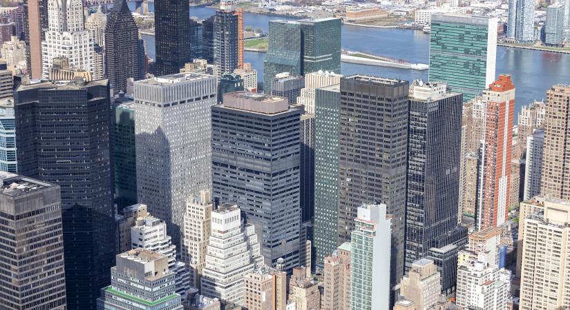 Váratlanul csökkenni kezdett a New York-i lakások bérleti díja