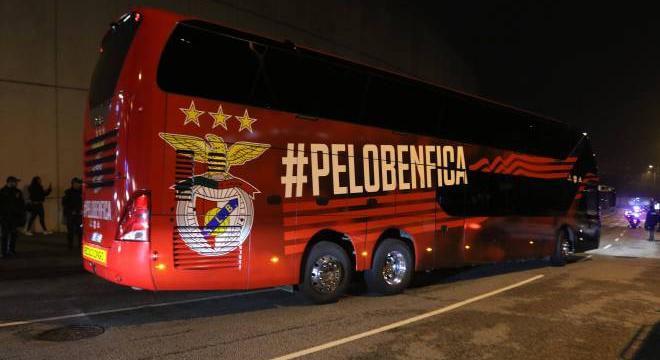 Videó: Saját szurkolói támadták meg a Benfica buszát - játékosok és az edző is kórházban