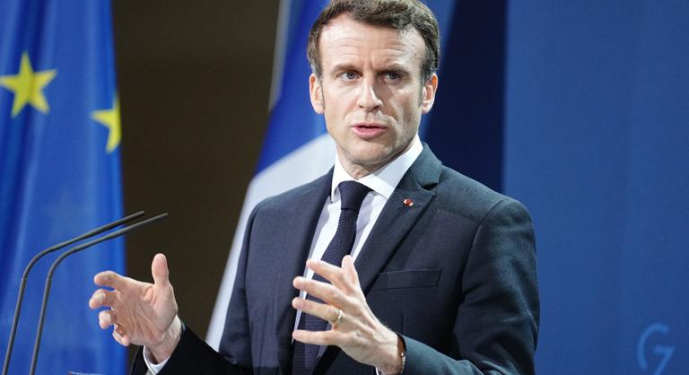 Emmanuel Macron 19-re lapot húz – összejöhet-e a hazárdjáték a francia elnöknek?