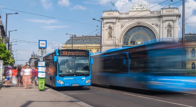 Ötven új csuklós Mercedes-busszal újul meg jövőre a fővárosi járműpark
