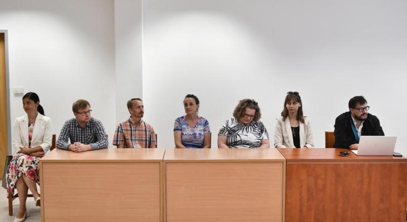 Elutasította a Karinthy Frigyes Gimnázium kirúgott tanárainak keresetét a bíróság
