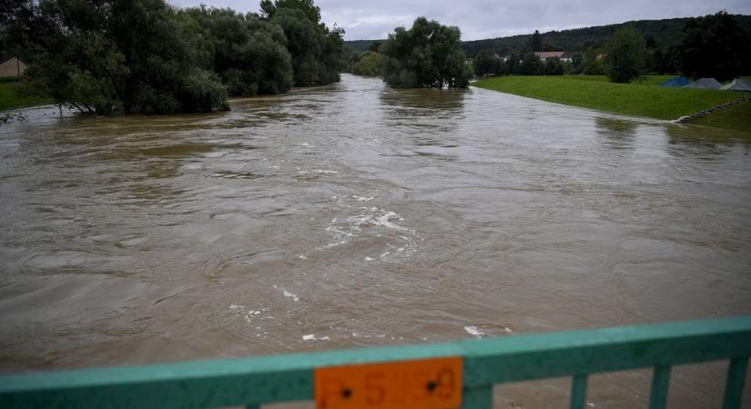 OVF: Folytatódik az apadás, a Dunánál és a Rábánál segédkező vízügyesek hazaindulhattak