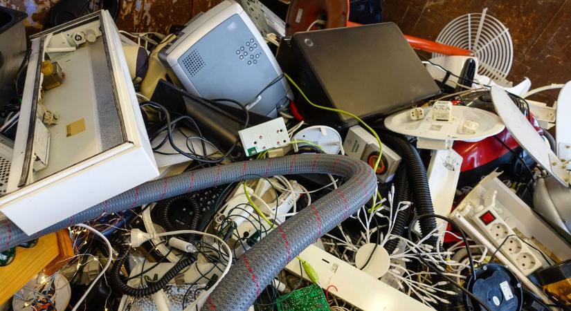 Öt tonna elektronikai hullladékot adtak le a rákócziújfaluiak