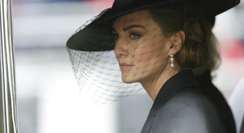 "Isten áldjon": szívszorító üzenetek érkeztek a Katalin hercegnéről szóló közlemény kiadása után