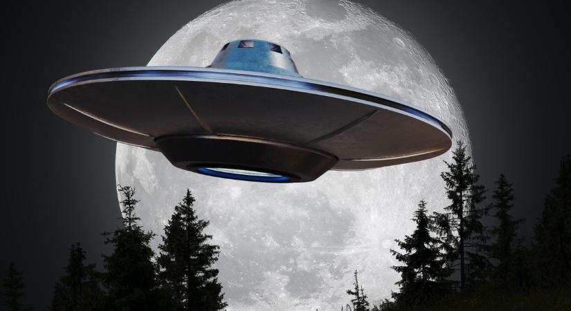 Kitálalt a Pentagon tisztje: fél futballpálya méretű UFO sokkolta a vadászokat