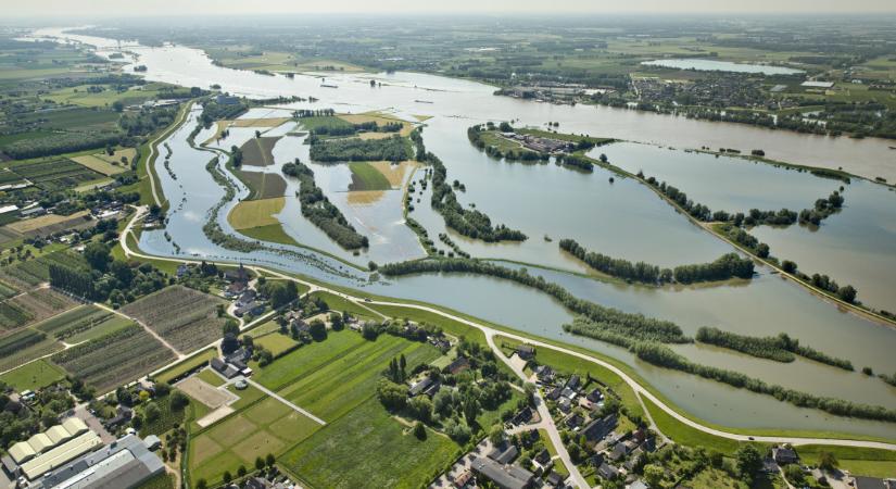 Az árhullám Győr felé halad: még mindig a legmagasabb az árvízi készültség  Videó