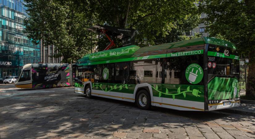 Újdonság a magyar utakon: hidrogén-üzemanyagcellás busz indul Budapest elővárosaiban