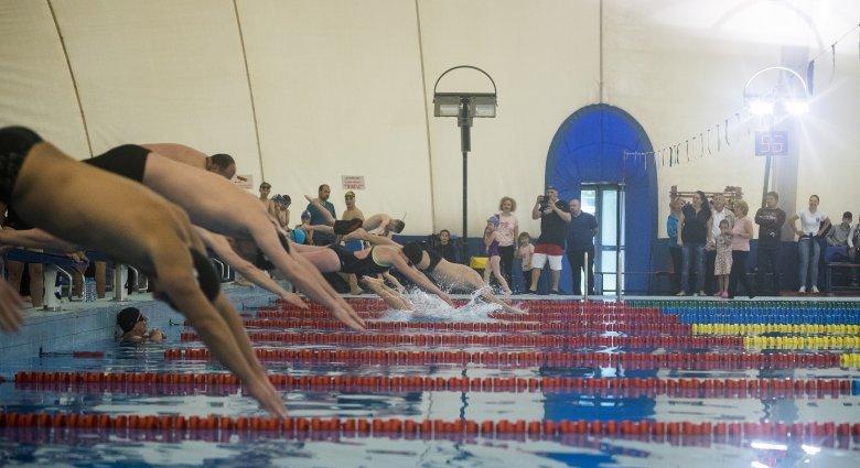 Hasznos kezdeményezéseket támogatnak a Swimathlon benevezői Marosvásárhelyen