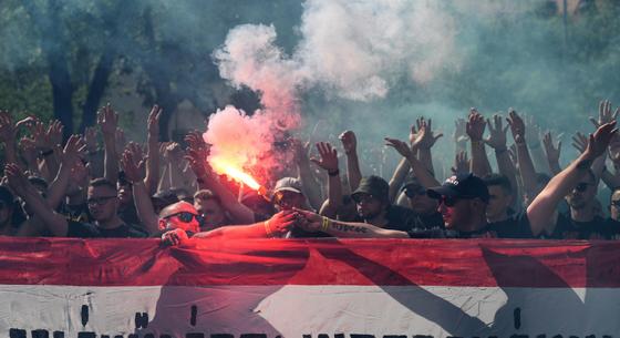 Óriási a hangulat Kölnben, elindultak a magyar szurkolók a stadionhoz – videók