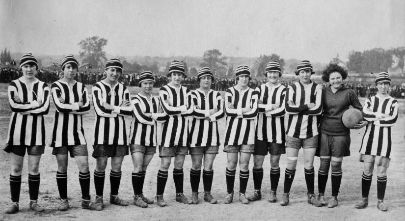 „A futballjáték meglehetősen alkalmatlan a nők számára, és nem szabad bátorítani” – Túl népszerű volt a női foci, ezért betiltották