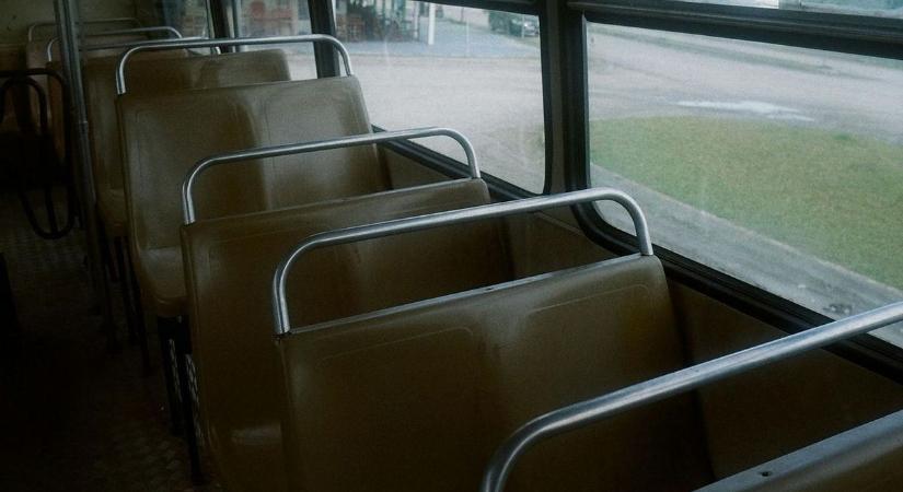 Munkavégzés közben késeltek meg egy buszsofőrt Esztergomban