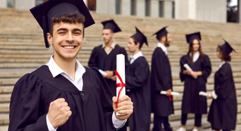 Itt a bizonyíték: Megéri diplomát szerezni Magyarországon
