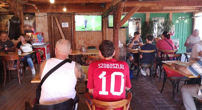 A Balatonnál is a foci EB-t nézték