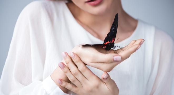 Pillangóölelés: hatékony önnyugtató módszer