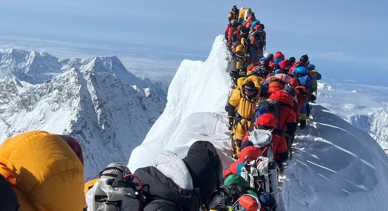 De mit keresnek kínai drónok a Mount Everesten?