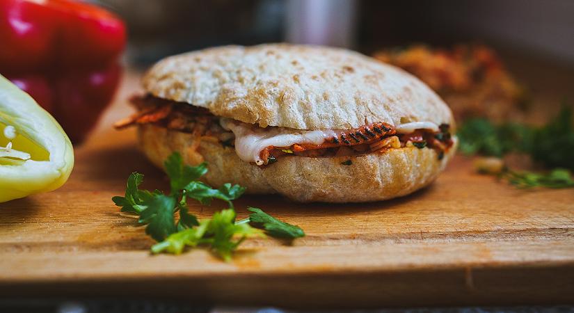 Laktató magyaros szendvics, ami akár ebédre is eltelít