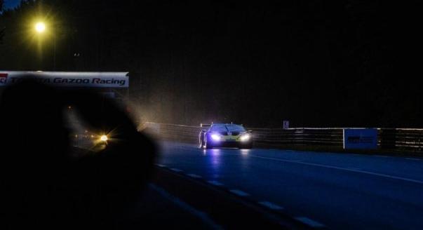 LM24, 12. óra: Szakad az eső Le Mans-ban