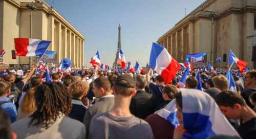 Óriási tömegek vonultak az utcákra Franciaországban
