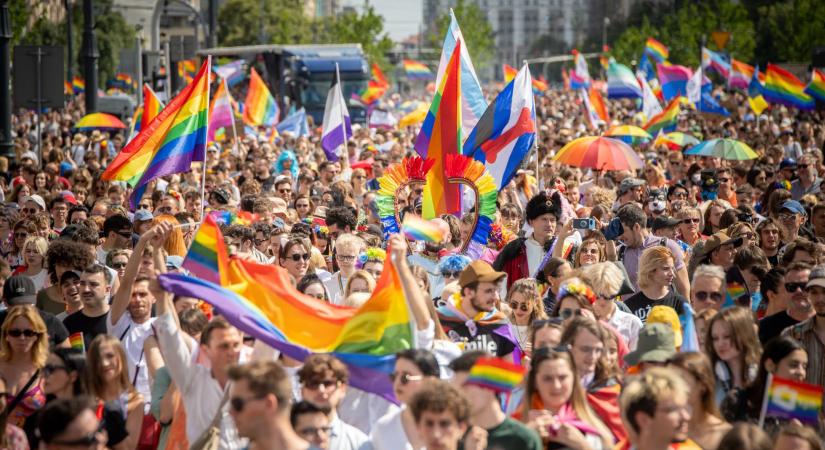 Húszezer résztvevővel zajlott Varsóban az idei pride felvonulás