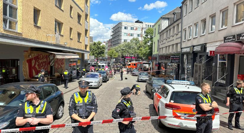 Rendőrök lőttek meg egy baltával fenyegetőző férfit Hamburgban a holland szurkolói zónában