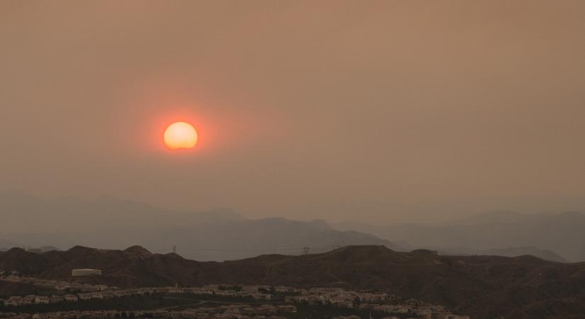 Óriási tűz pusztít Kaliforniában