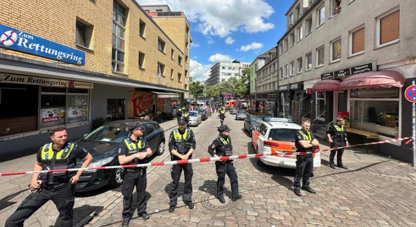 Lövésekkel állítottak meg a hamburgi rendőrök egy férfit, aki baltával fenyegetőzött a lengyel-holland Eb-meccs előtt