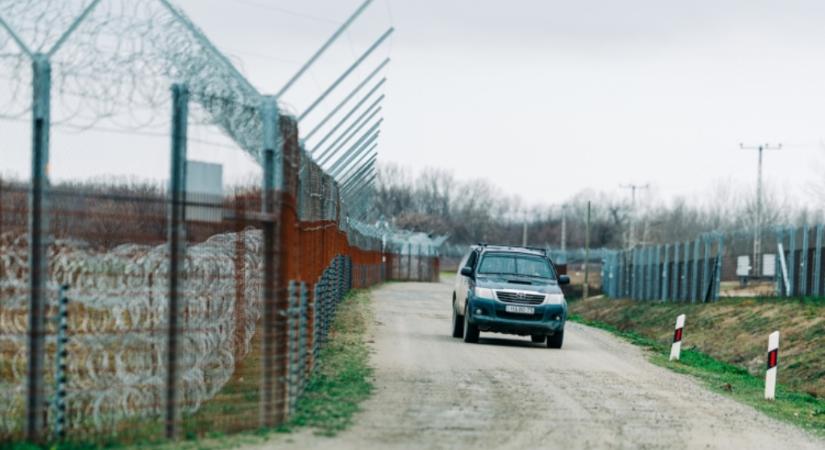 14 határsértőt állítottak meg Ásotthalomnál a magyar rendőrök