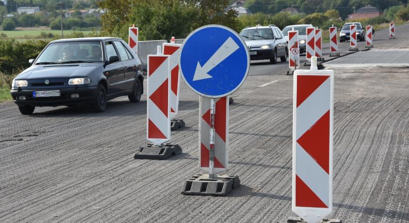 FIGYELEM! Útfelújítási munkálatok miatt hétfőtől lezárják az Ekecs és Alistál közötti utat