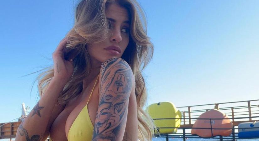 A legszexibb Eb-WAG-ek: Az olaszok focistájának tetovált szőke felesége