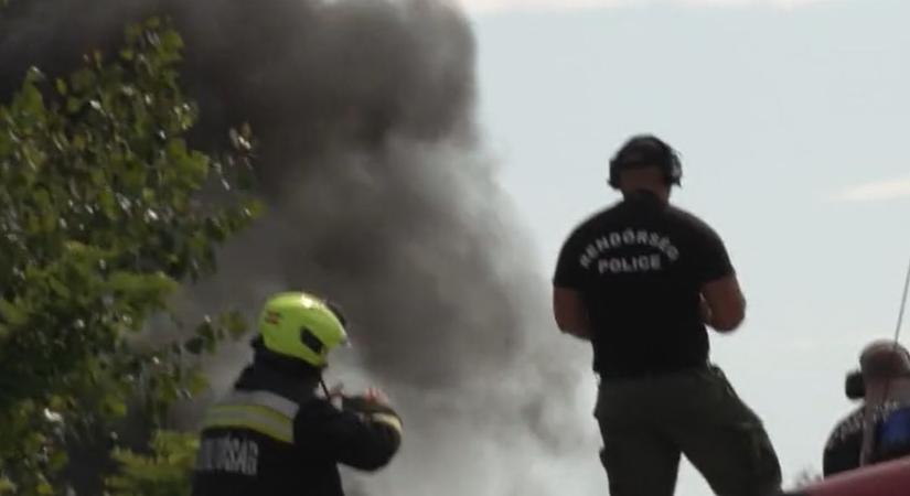 Mint egy katasztrófafilmben! Így küzdöttek a méteres lángokkal Ajakon! (videó)