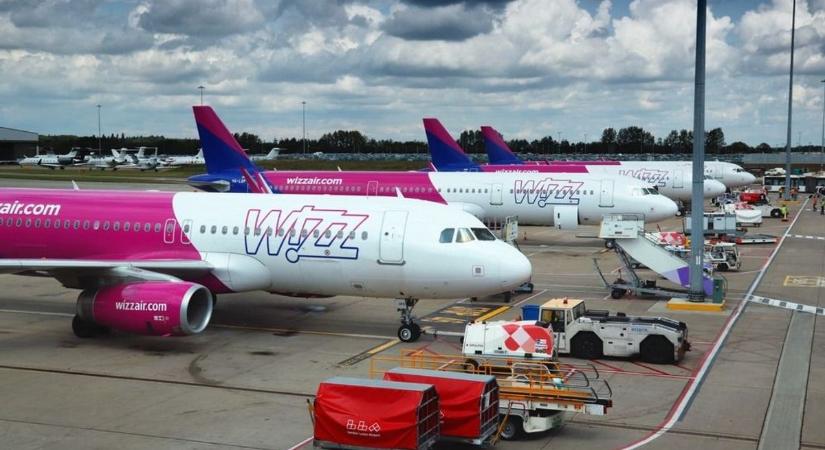 Átlagosan több mint fél órát késtek a Wizz Air gépei tavaly Nagy-Britanniában