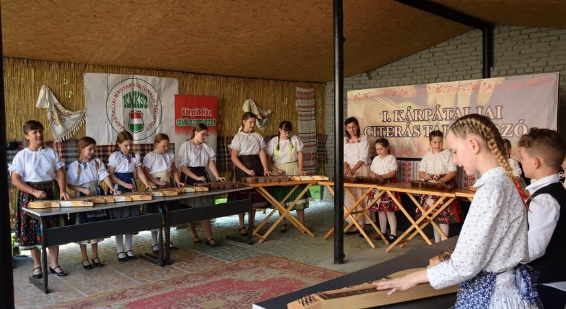Citerás találkozó Sárosorosziban - Tehetséges fiatalokból nincs hiány