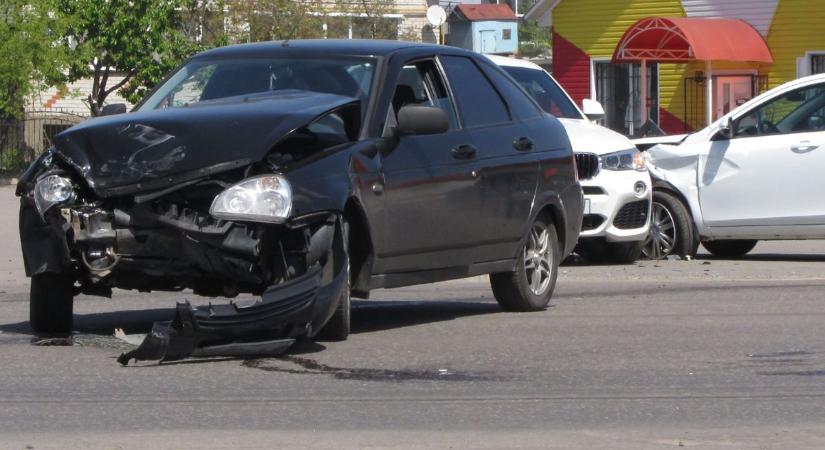 Három autó ütközött Mezőkeresztesnél az M3-ason