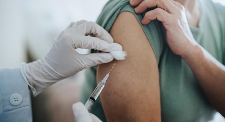 Nyaralók figyelem: egzotikus és rejtélyes betegségre érkezett most védőoltás