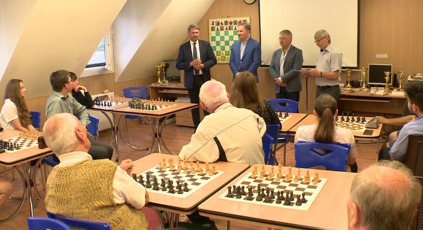 Elismerték a városi sakkbajnokság kimagasló versenyzőit