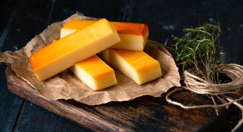 Rengeteg élelmiszer tűnik el a boltok polcairól: sajtok, felvágottak is érintettek