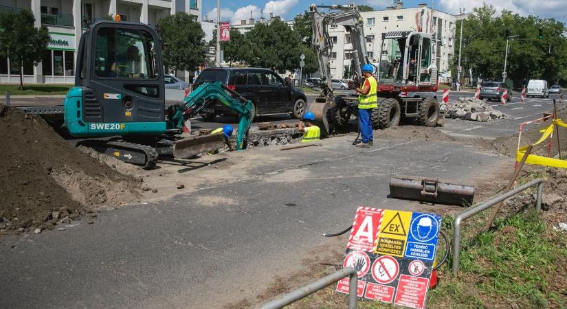 Munkálatok miatt érdemes elkerülni Debrecen egyik legforgalmasabb kereszteződését – fotókkal