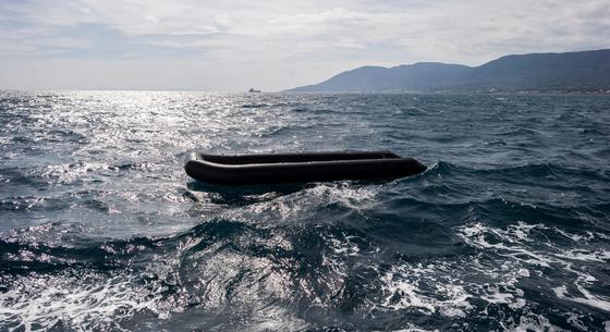 Két hajótörés miatt legalább tízen meghaltak és több tucatnyian eltűntek az olasz partoknál