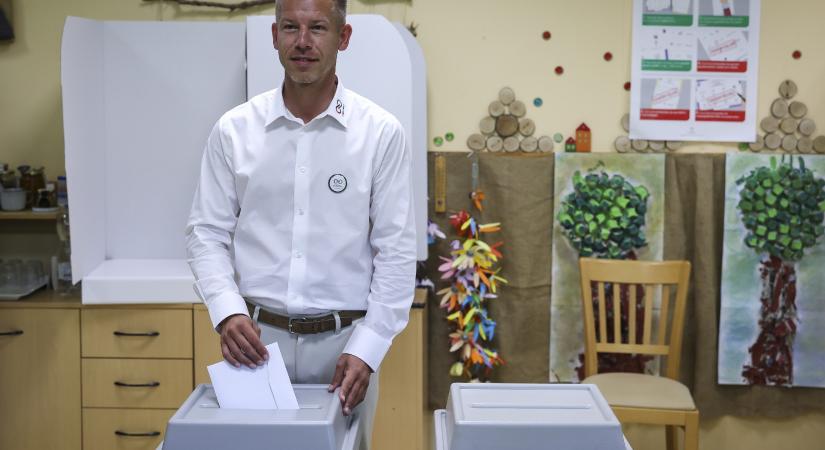 Döntöttek a szavazók: Magyar Péter Brüsszelbe megy
