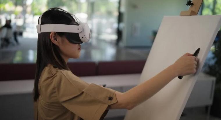 Művészek és tervezők munkáját teszi könnyebbé ez a VR-os kiegészítő