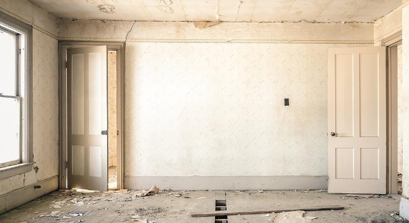 Két legyet ütne egy csapásra a kormány az otthonfelújítási programmal