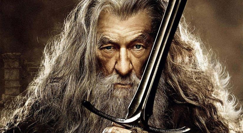 A 85 éves Ian McKellen kórházba került, miután leesett a színpadról Londonban