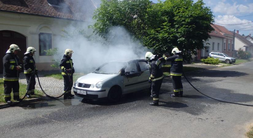 Körmenden kiégett egy autó, tűzhelyen felejtett étel Szombathelyen - fotó